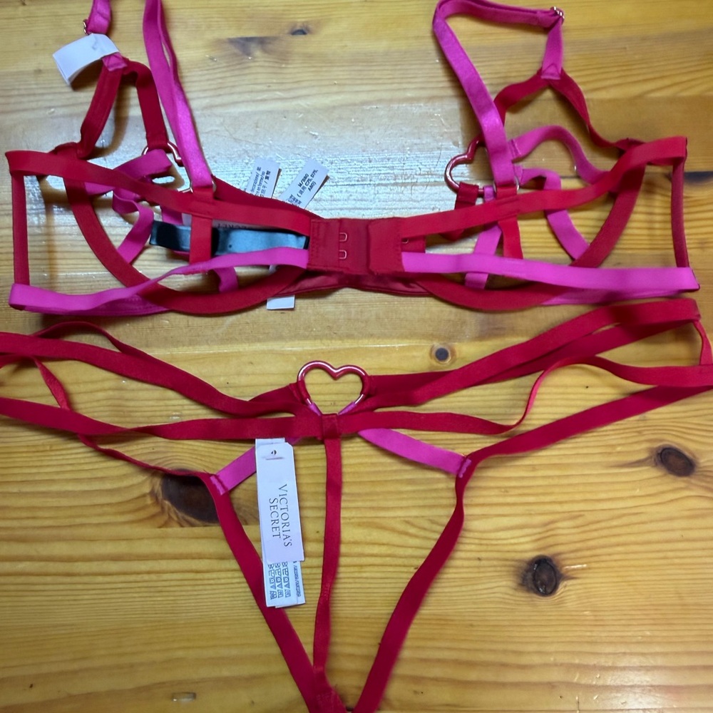NWT Victorias Secret Very Sexy Heartware Open-Cup Strappy Caged Demi Bra Set - Picture 8 of 8